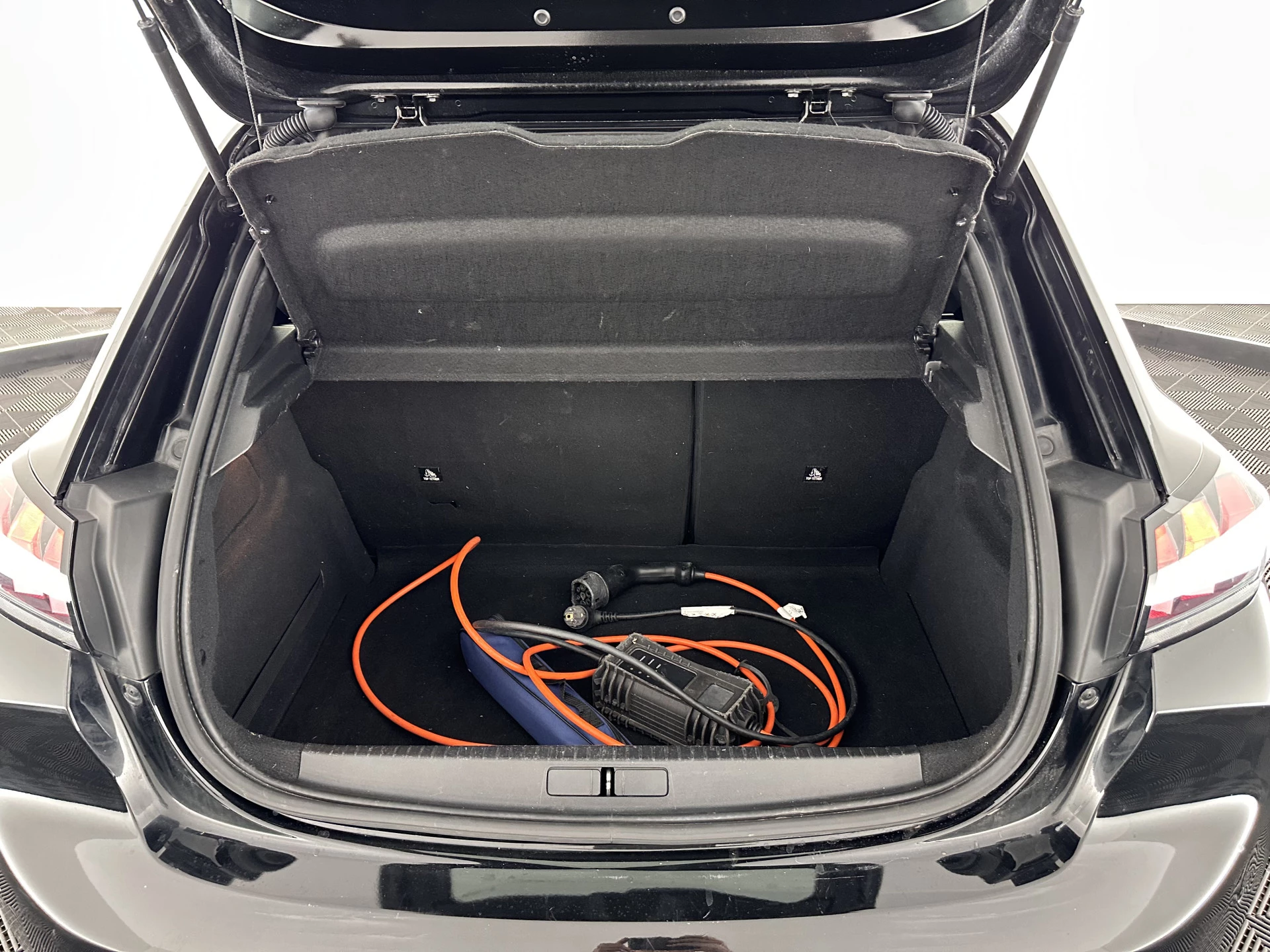 Hoofdafbeelding Peugeot e-208