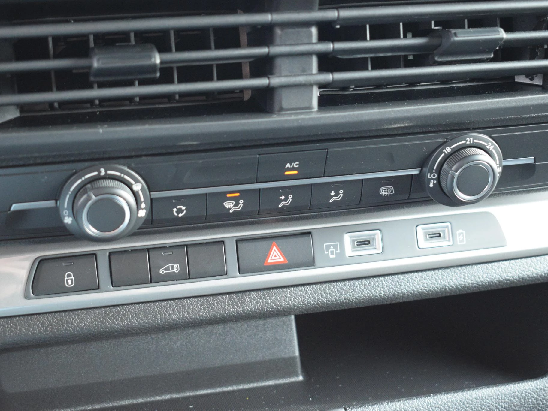 Hoofdafbeelding Peugeot e-Expert