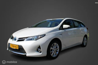 Hoofdafbeelding Toyota Auris Toyota Auris 1.8 Hybrid Executive, Trekhaak, Achteruitrij camera, Navi, Climate control, Cruise control