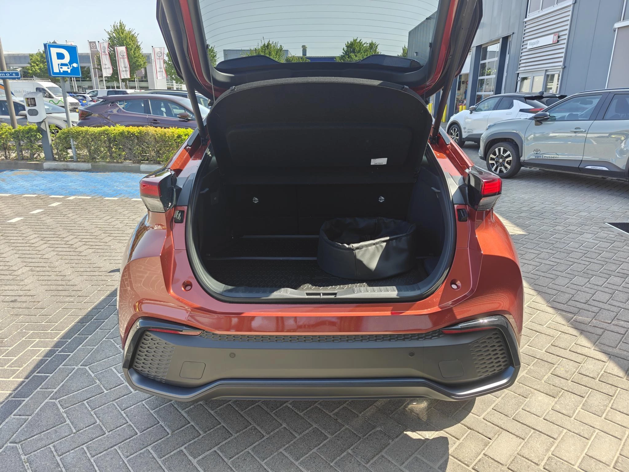 Hoofdafbeelding Toyota C-HR