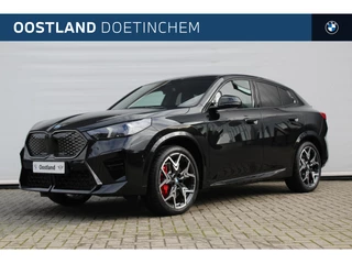 BMW iX2 xDrive30 High Executive M Sport / Panoramadak / Trekhaak / Sportstoelen / M Adaptief onderstel / Comfort Access / Adaptieve LED / Head-Up / Parking Assistant Plus / Harman-Kardon