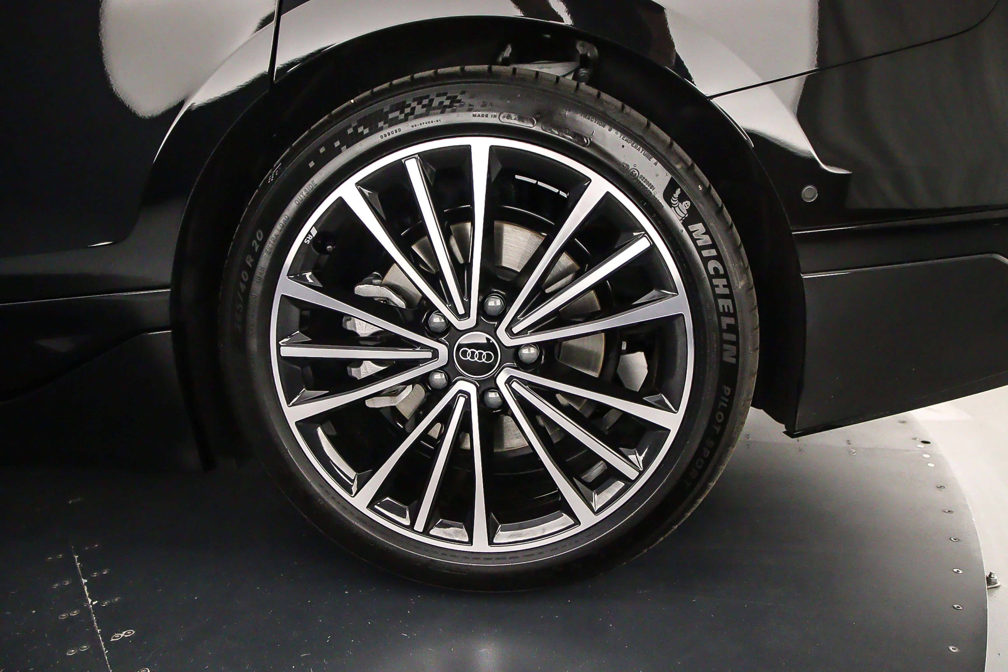 Hoofdafbeelding Audi A6 Avant e-tron