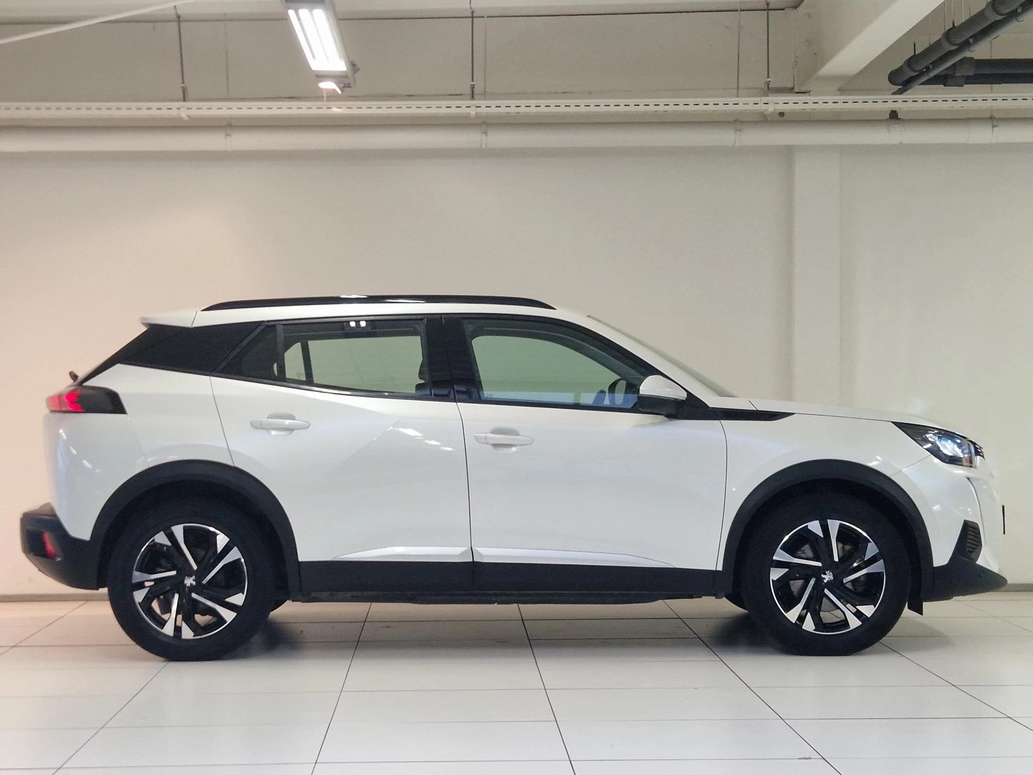 Hoofdafbeelding Peugeot e-2008