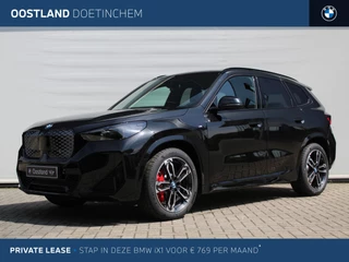 BMW iX1 eDrive20 M Sport / Panoramadak / Trekhaak / Sportstoelen / Comfort Access / M Adaptief onderstel / Adaptieve LED / Stuurverwarming