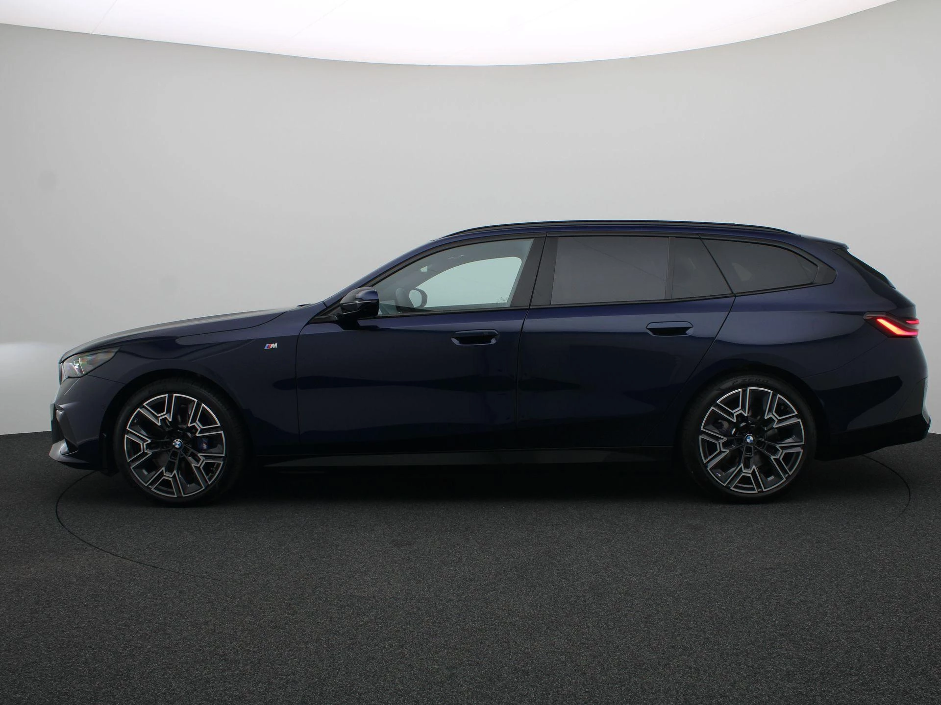 Hoofdafbeelding BMW i5