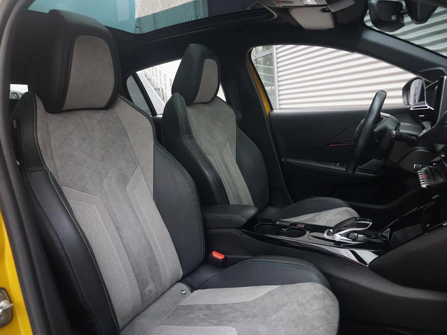 Hoofdafbeelding Peugeot e-208