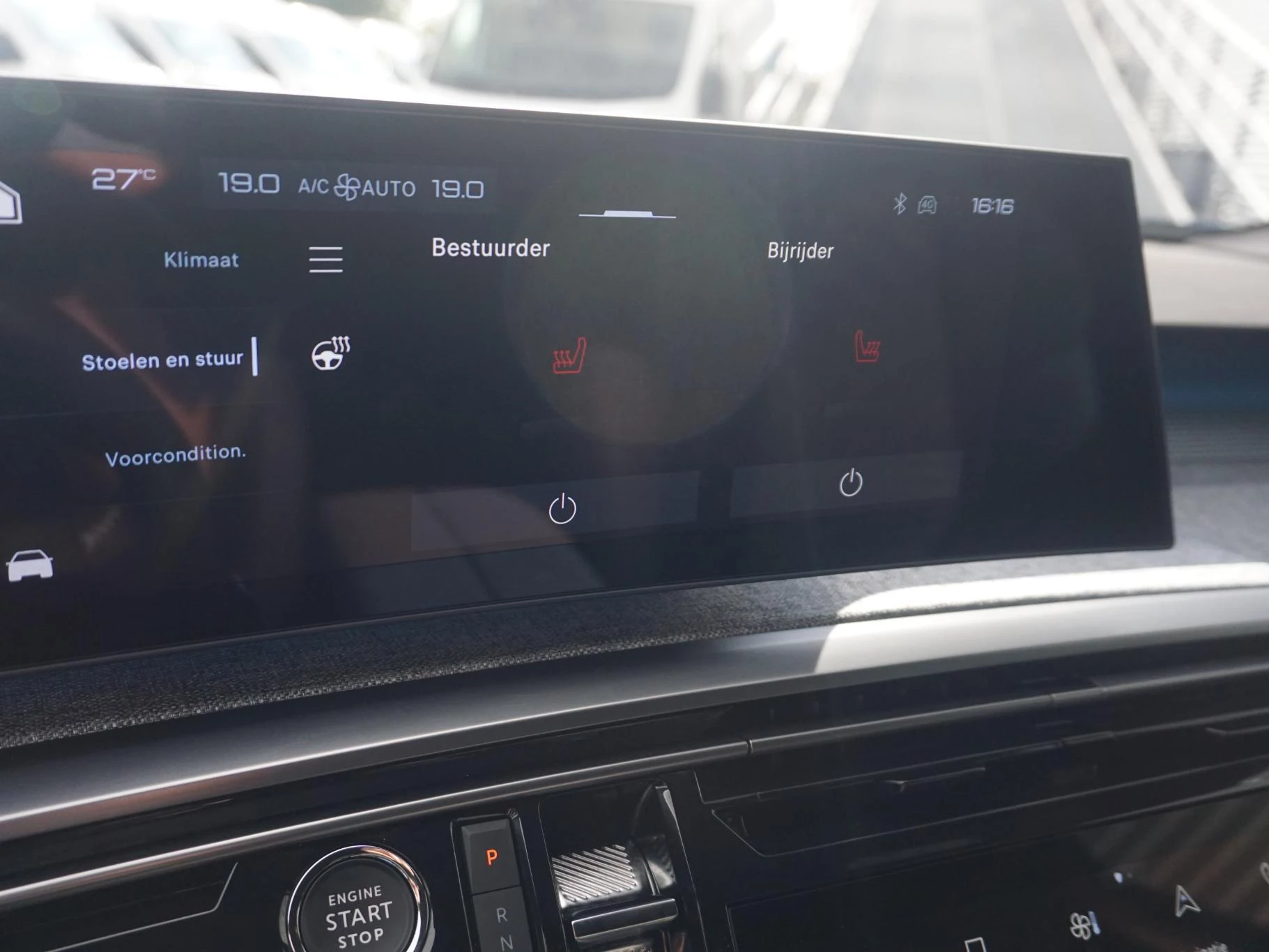 Hoofdafbeelding Peugeot e-3008