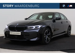 BMW 3 Serie 330e M Sport Automaat / Sportstoelen / Achteruitrijcamera / Adaptieve LED / Stoelverwarming / Active Cruise Control