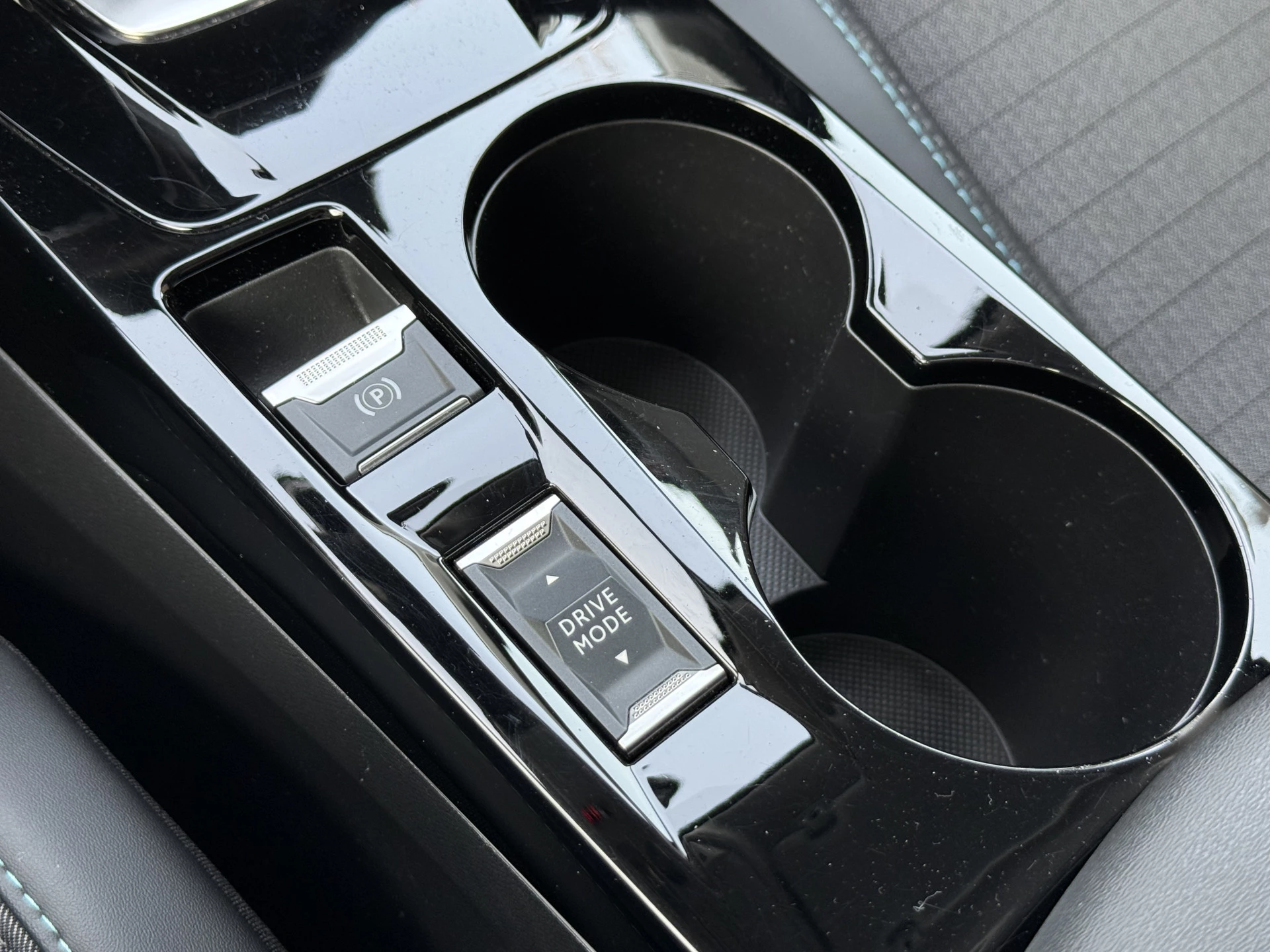 Hoofdafbeelding Peugeot e-208