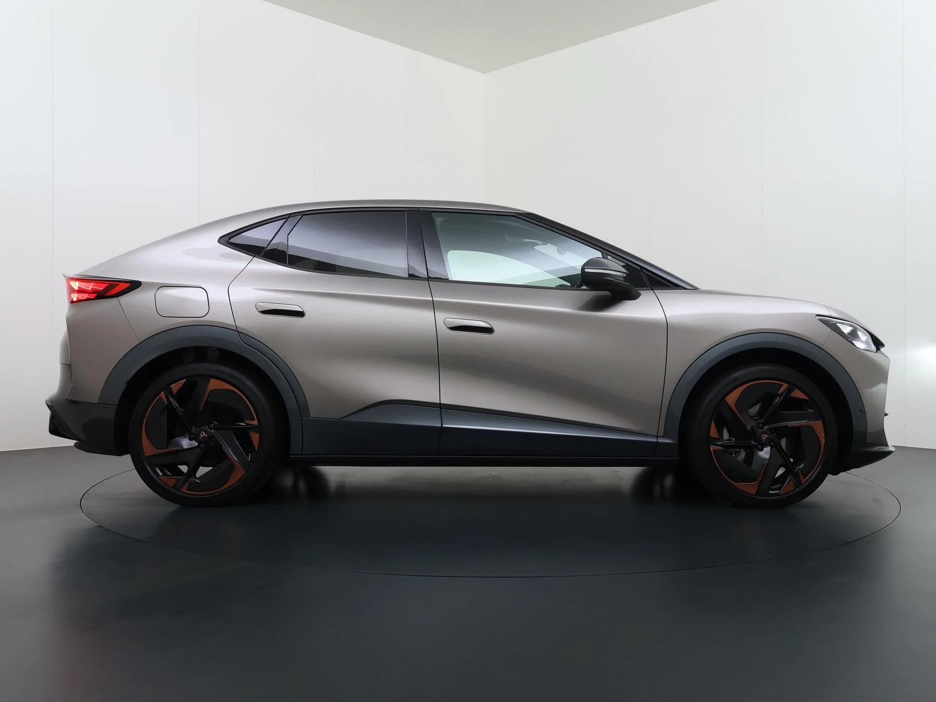 Hoofdafbeelding CUPRA Tavascan
