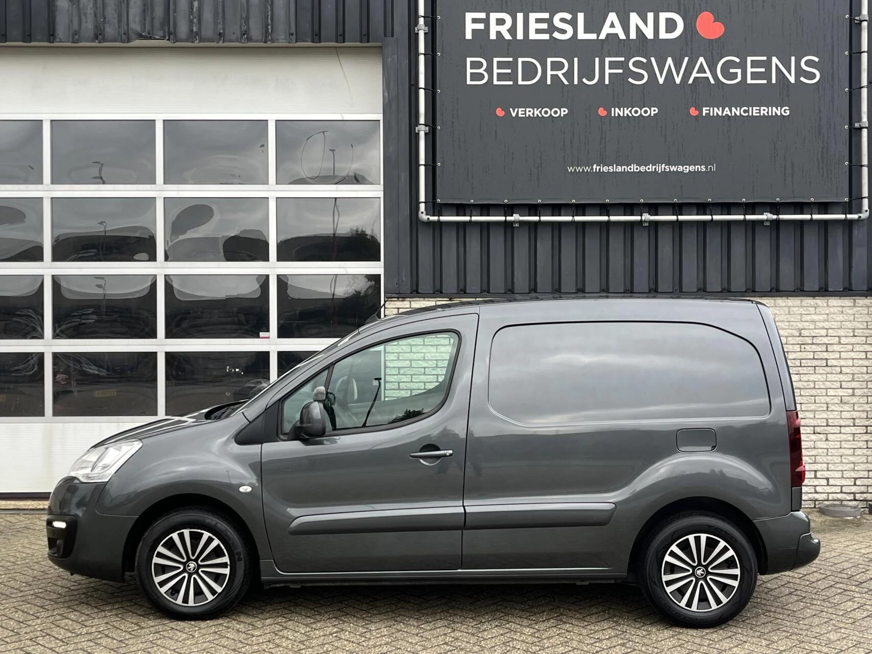 Hoofdafbeelding Peugeot Partner