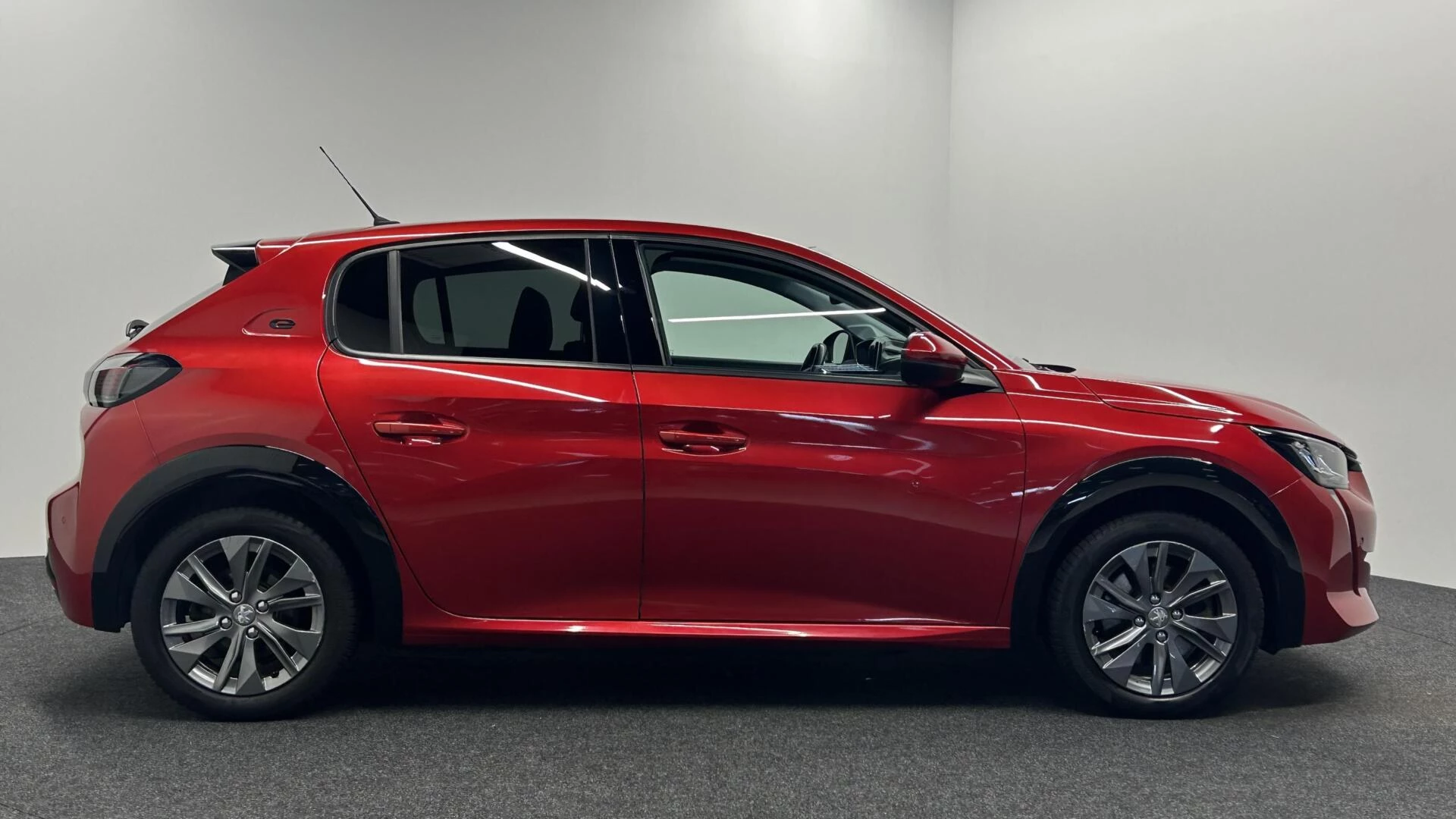 Hoofdafbeelding Peugeot e-208