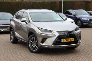 Hoofdafbeelding Lexus NX Lexus NX 300h AWD Luxury Line / Dealer Onderhouden / Trekhaak / Camera / Leder / Keyless / 18'' / Navigatie / Stoelverwarming / Cruise Control