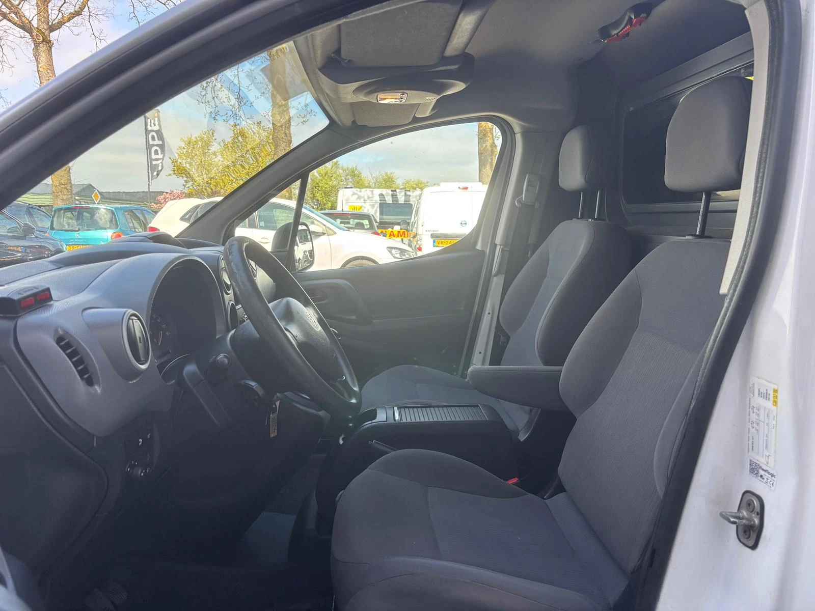 Hoofdafbeelding Peugeot Partner