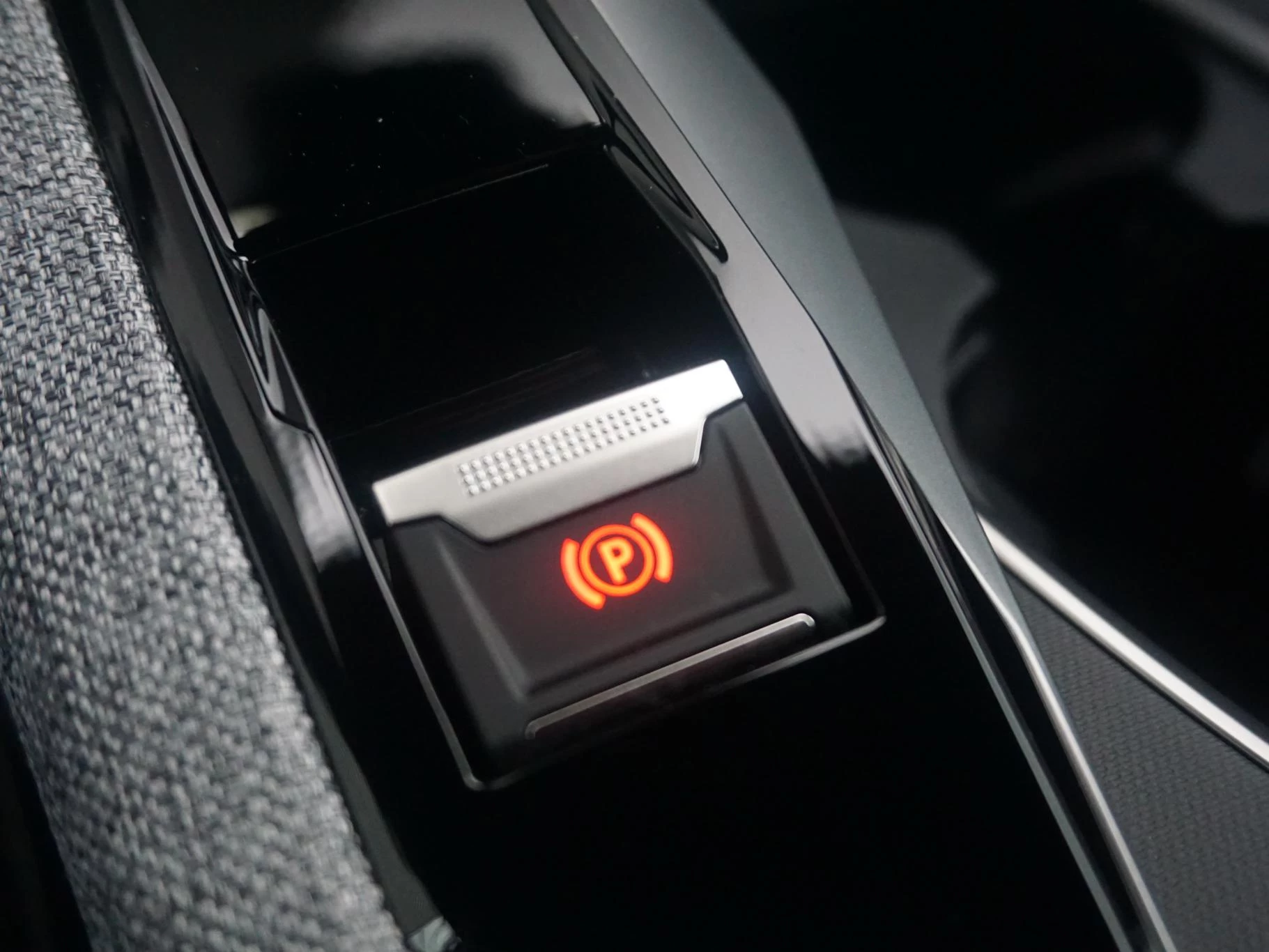 Hoofdafbeelding Peugeot e-3008