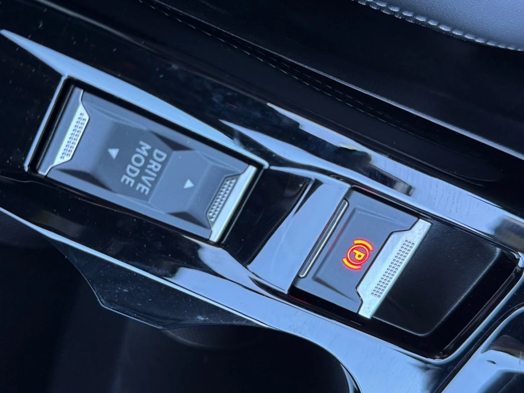 Hoofdafbeelding Peugeot e-2008