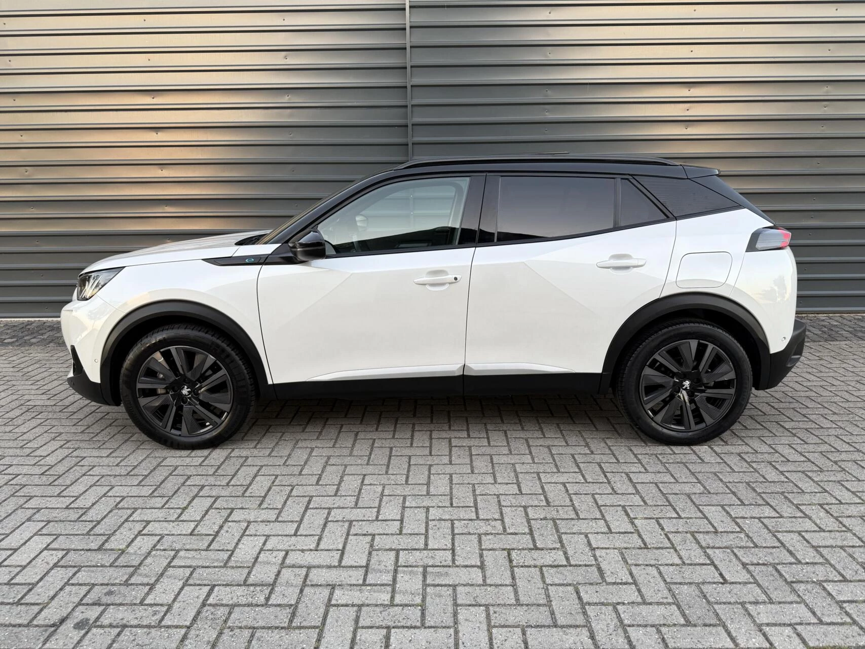 Hoofdafbeelding Peugeot e-2008