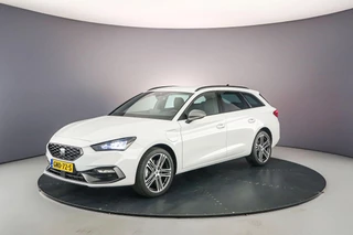 SEAT Leon Sportstourer FR First Edition 1.5 TSI eHybrid 204pk DSG Automaat 130km elektrische range Adaptive cruise control, Navigatie, Achteruitrijcamera, App connect, LED verlichting, Airco, Parkeersensoren