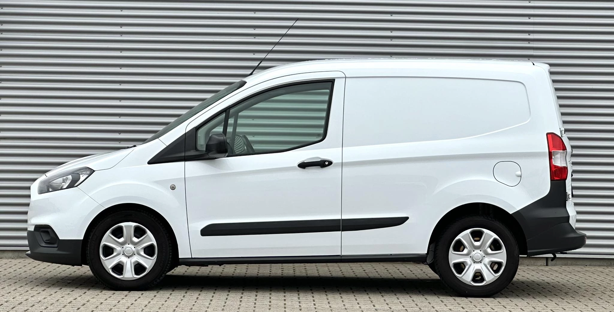 Hoofdafbeelding Ford Transit Courier