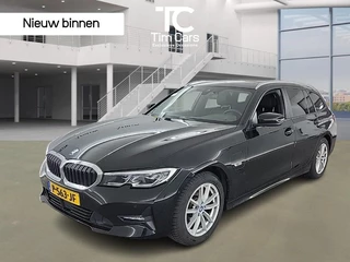 BMW 3-serie Touring 320e M interieur Automaat | Panoramadak | LED laserlichten | Getint glas | Trekhaak uitklapbaar | Adaptieve cruise control | Parkeersensoren voor en achter | Achteruitrijcamera
