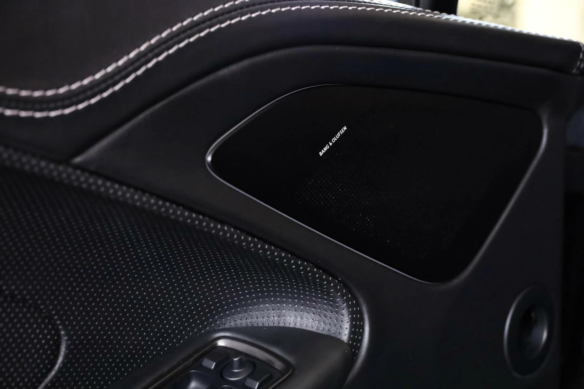 Hoofdafbeelding Aston Martin V12 Vanquish