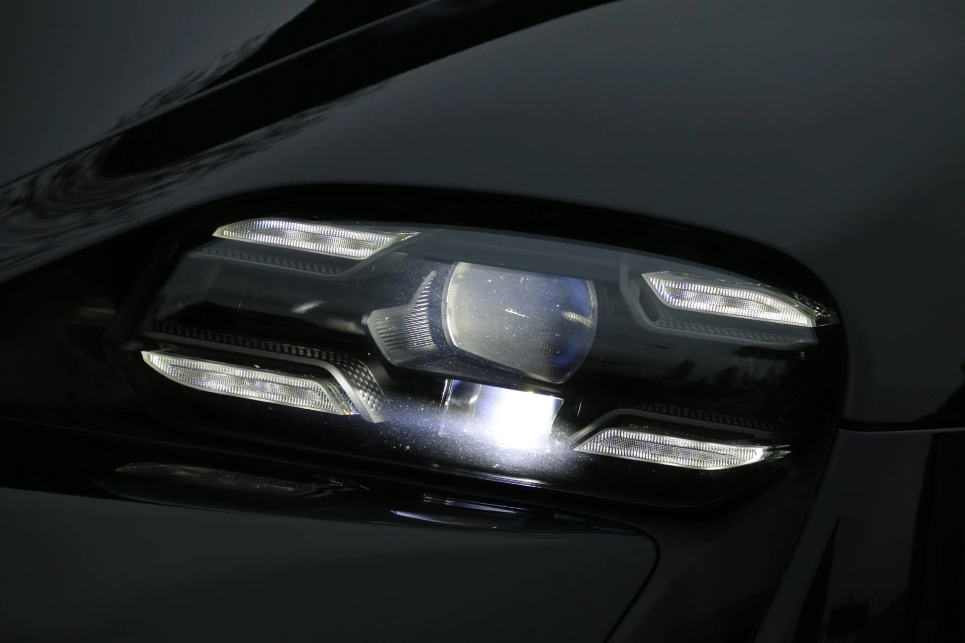 Hoofdafbeelding Porsche Taycan