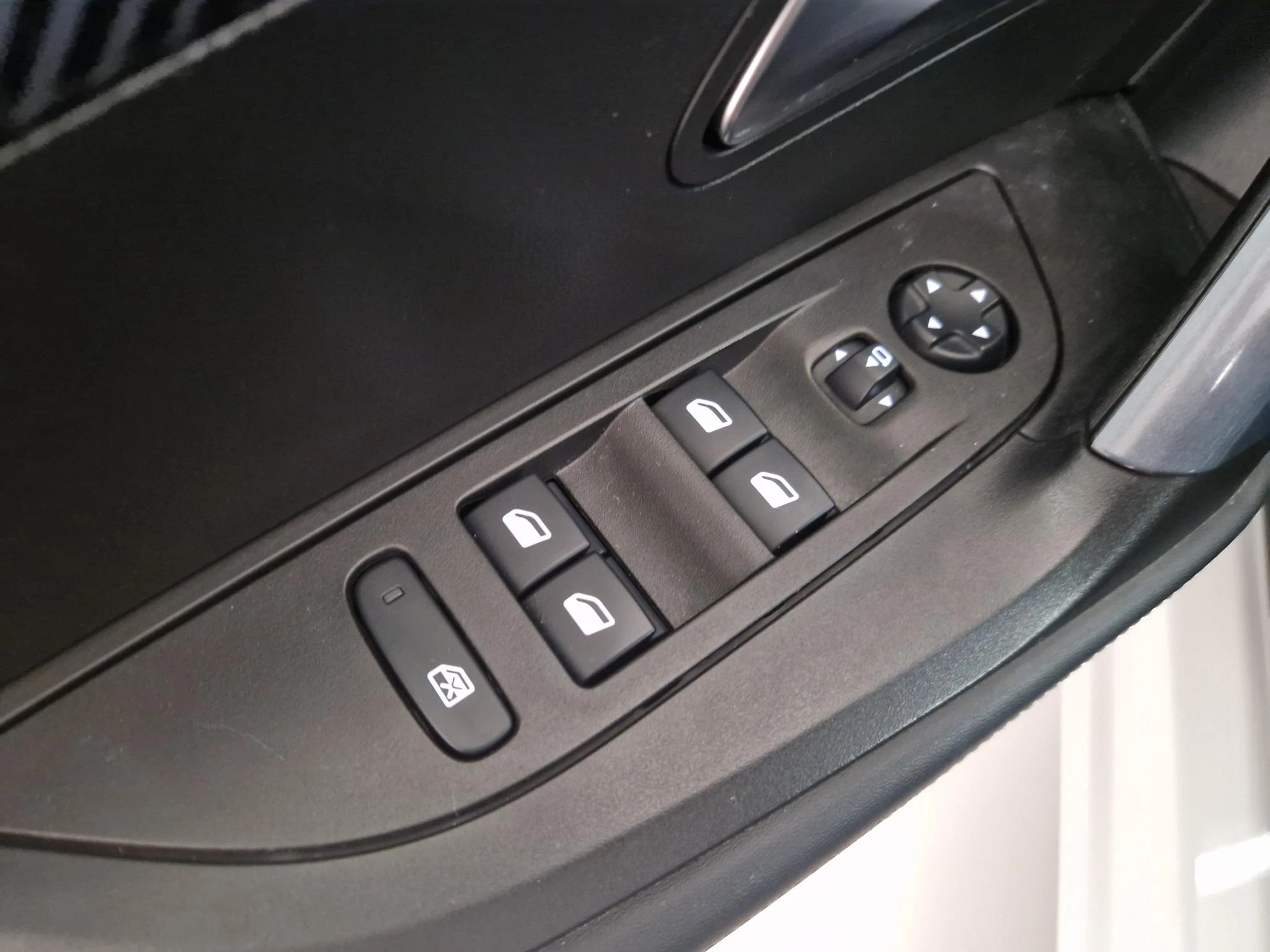 Hoofdafbeelding Peugeot e-2008