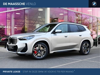 BMW iX1 eDrive20 M Sport / Trekhaak / Sportstoelen / Adaptieve LED / M Adaptief onderstel / Comfort Access / Parking Assistant / Stoelverwarming