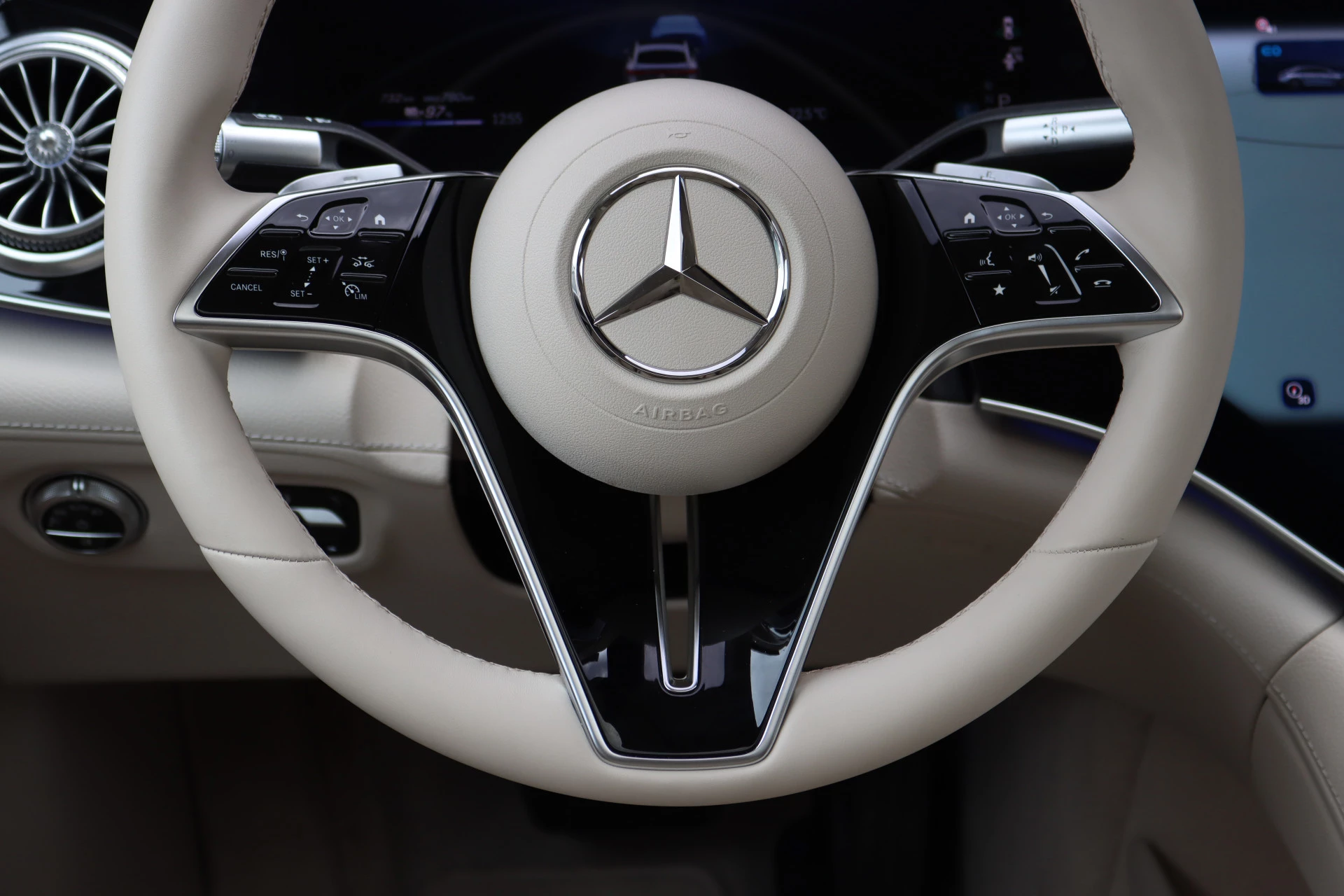Hoofdafbeelding Mercedes-Benz EQS