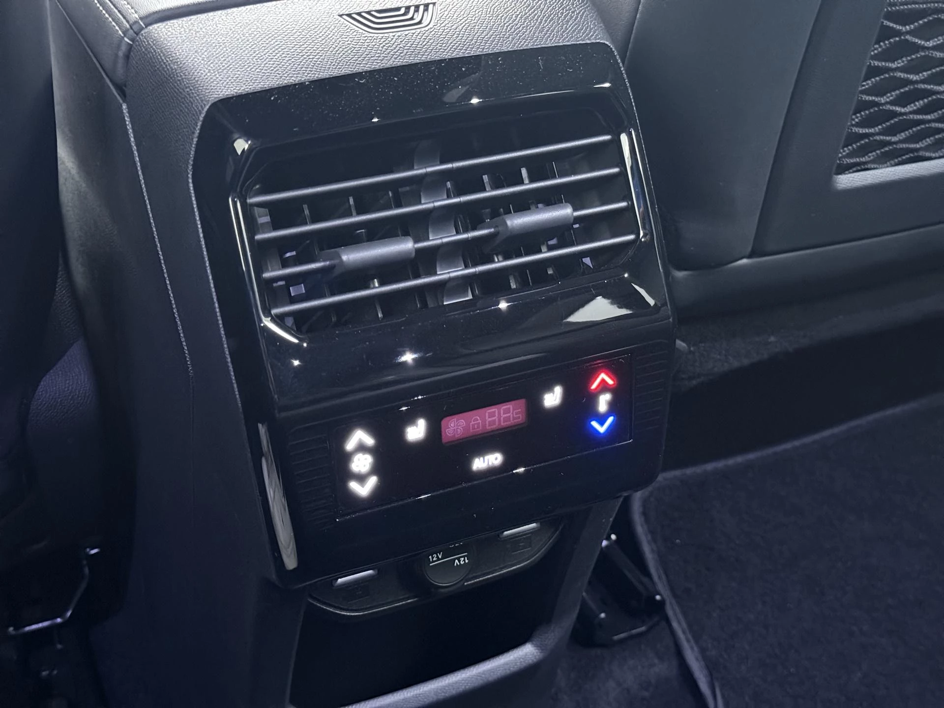 Hoofdafbeelding Peugeot e-5008
