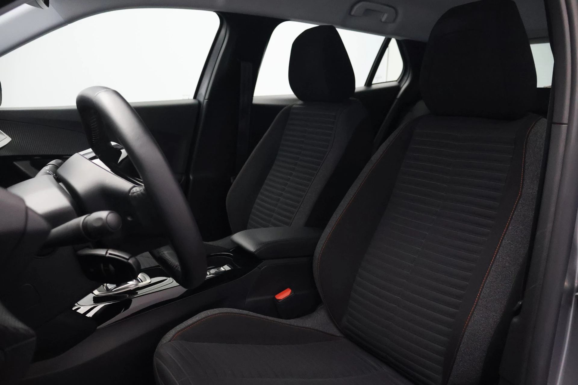 Hoofdafbeelding Peugeot e-2008