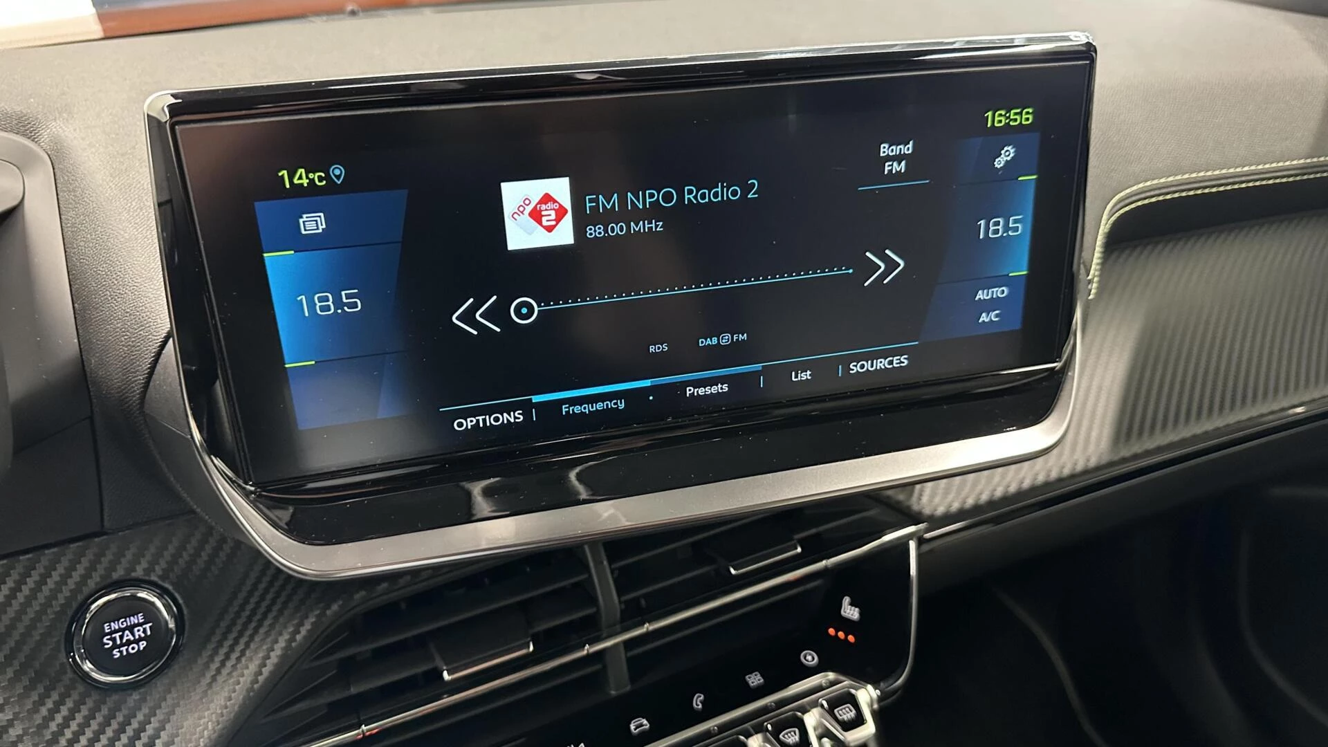 Hoofdafbeelding Peugeot e-2008