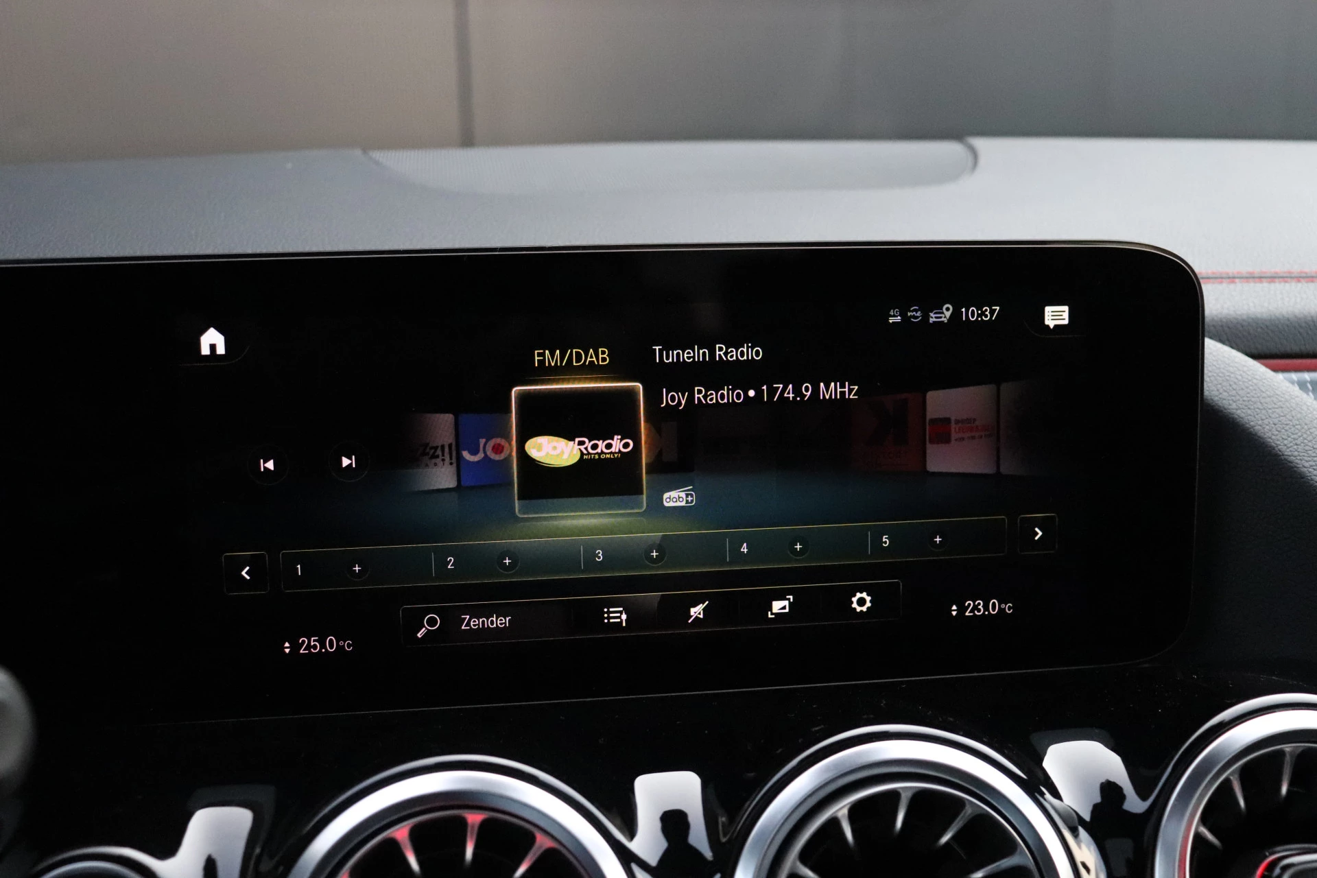 Hoofdafbeelding Mercedes-Benz EQA