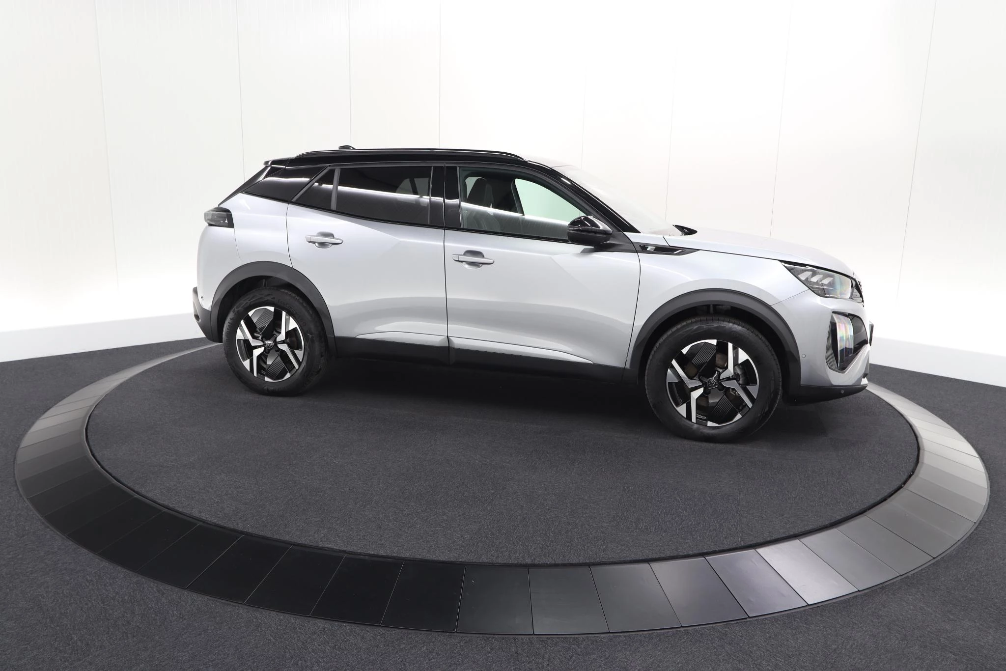 Hoofdafbeelding Peugeot e-2008