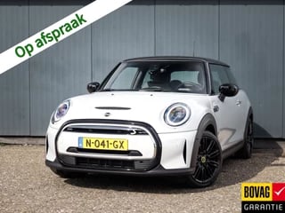 MINI Electric Mini Classic 33 kWh (184 PK) 1e-Eig, Mini-Dealer-Onderh, 12-Mnd-BOVAG, NL-Auto, Leer, Alarm-Klasse-3, Navigatie/Apple-Carplay/Android-Auto, Adaptive-Cruisecontrol, Keyless-Entry, DAB, Achteruitrijcamera, Stoelverwarming, Parkeersensoren-V+A, Privacy-Glas