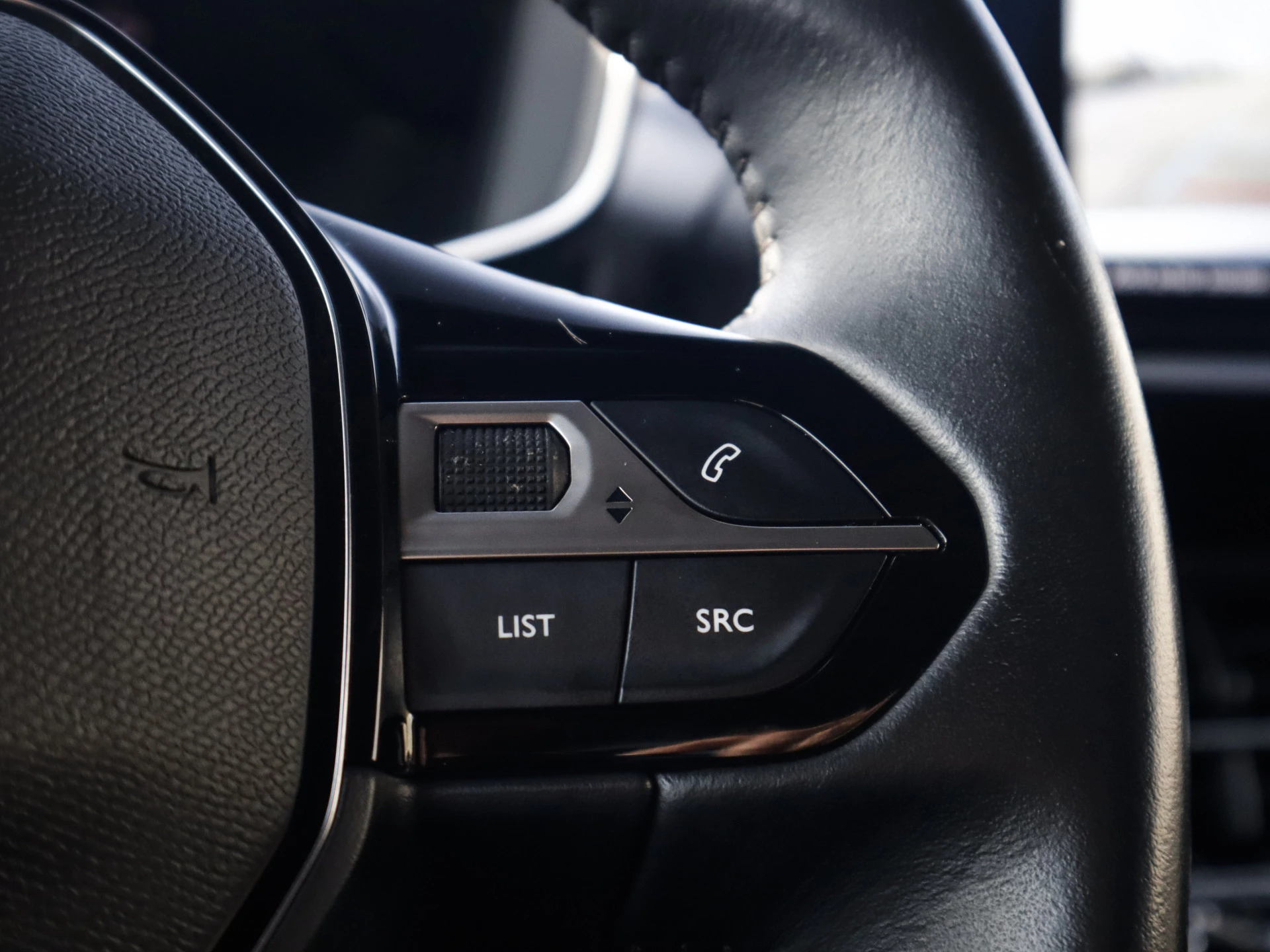 Hoofdafbeelding Peugeot e-2008