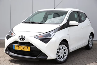 Toyota Aygo 1.0 VVT-i x-play NAP | Camera | Navi | All Season | Airco | 