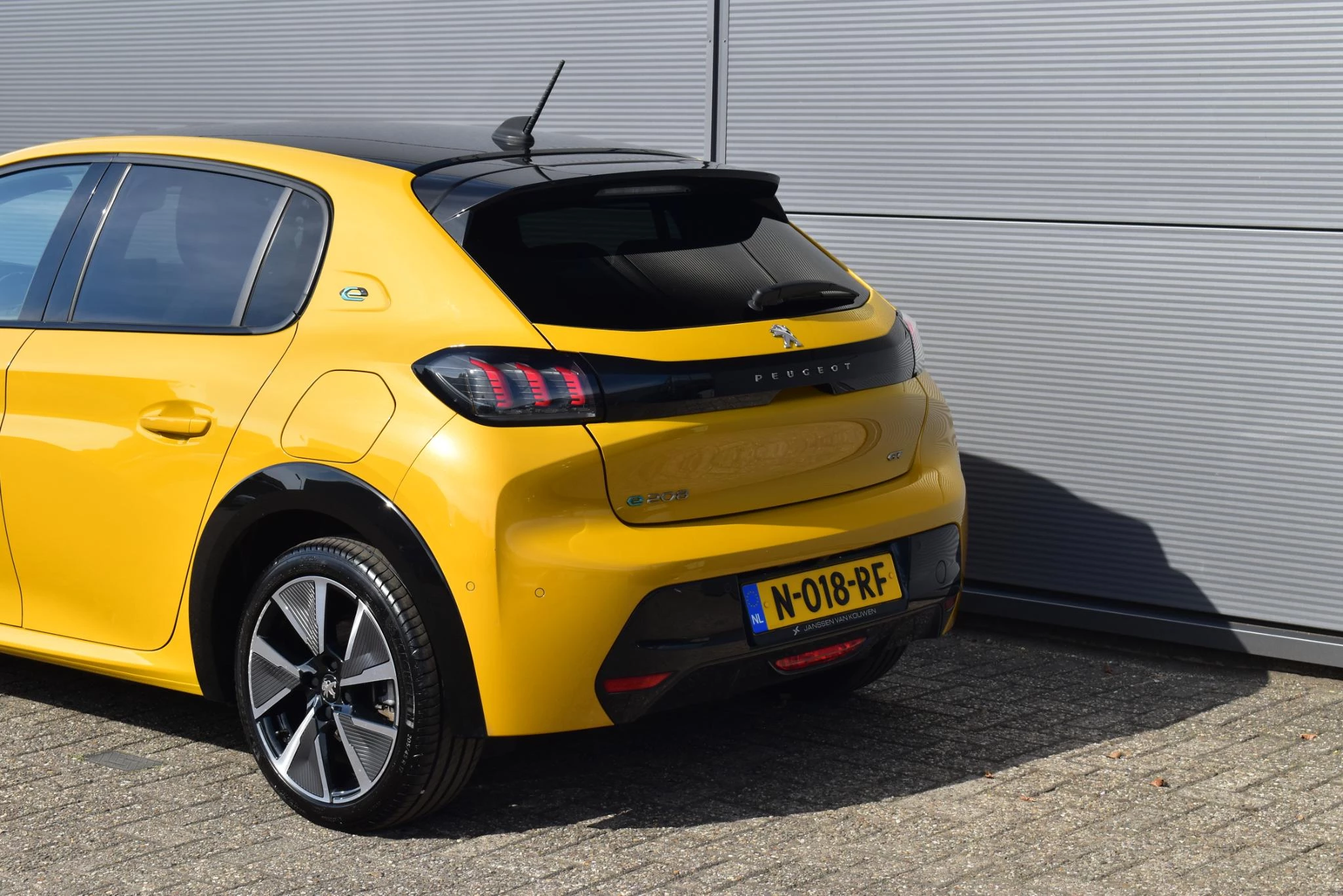 Hoofdafbeelding Peugeot e-208