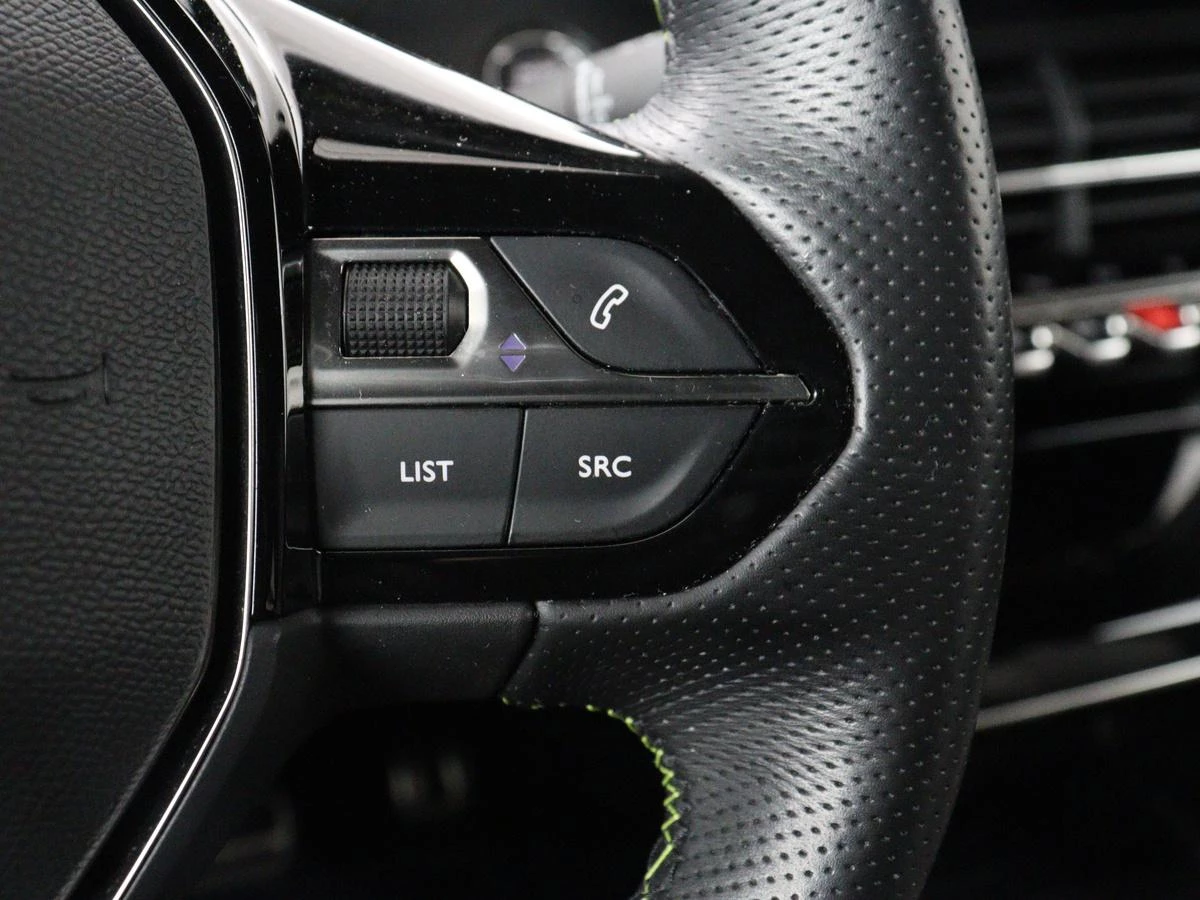 Hoofdafbeelding Peugeot e-2008