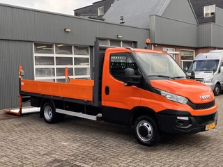 Hoofdafbeelding Iveco Daily Iveco Daily 35C15 2.3 375 Trekhaak 3500kg Laadklep 500kg Navigatie Open laadbak Pick-up Euro 5 Bpm vrij Bakwagen p-up 146pk 1e eigenaar Dealer onderhouden