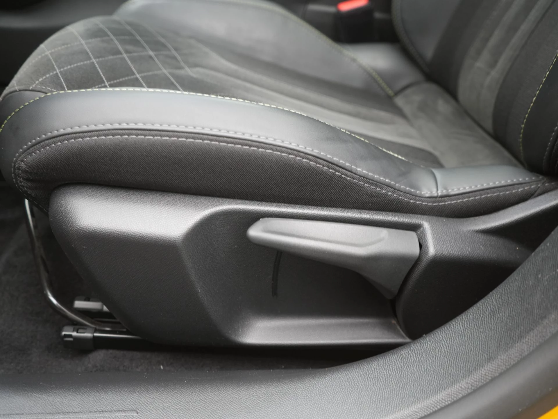 Hoofdafbeelding Peugeot e-208