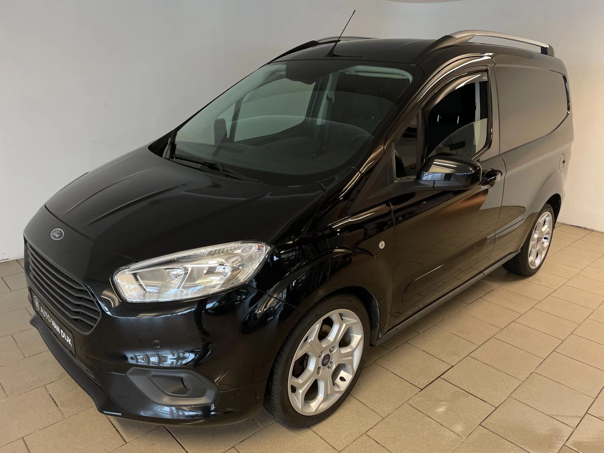 Hoofdafbeelding Ford Transit Courier