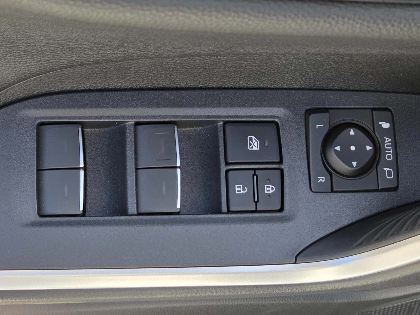 Hoofdafbeelding Suzuki Across