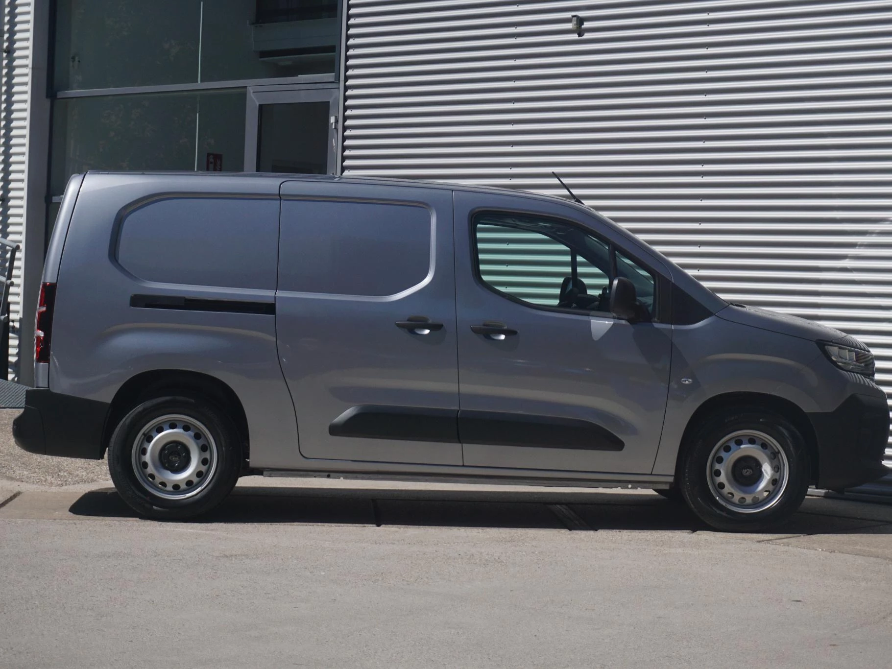 Hoofdafbeelding Peugeot e-Partner