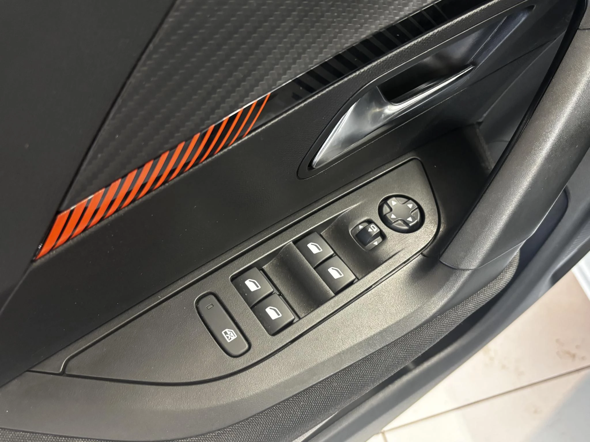 Hoofdafbeelding Peugeot e-2008