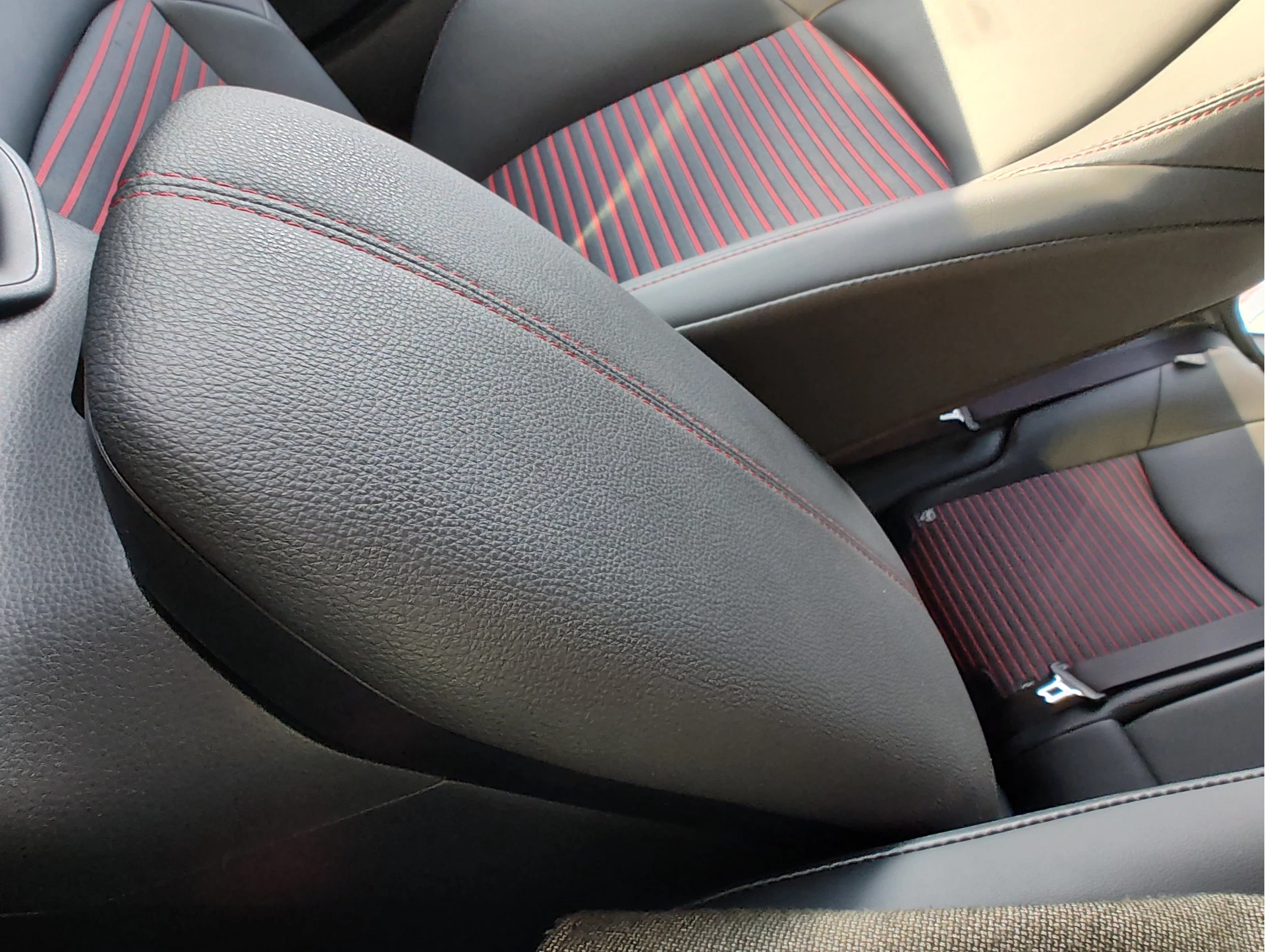 Hoofdafbeelding Suzuki Across