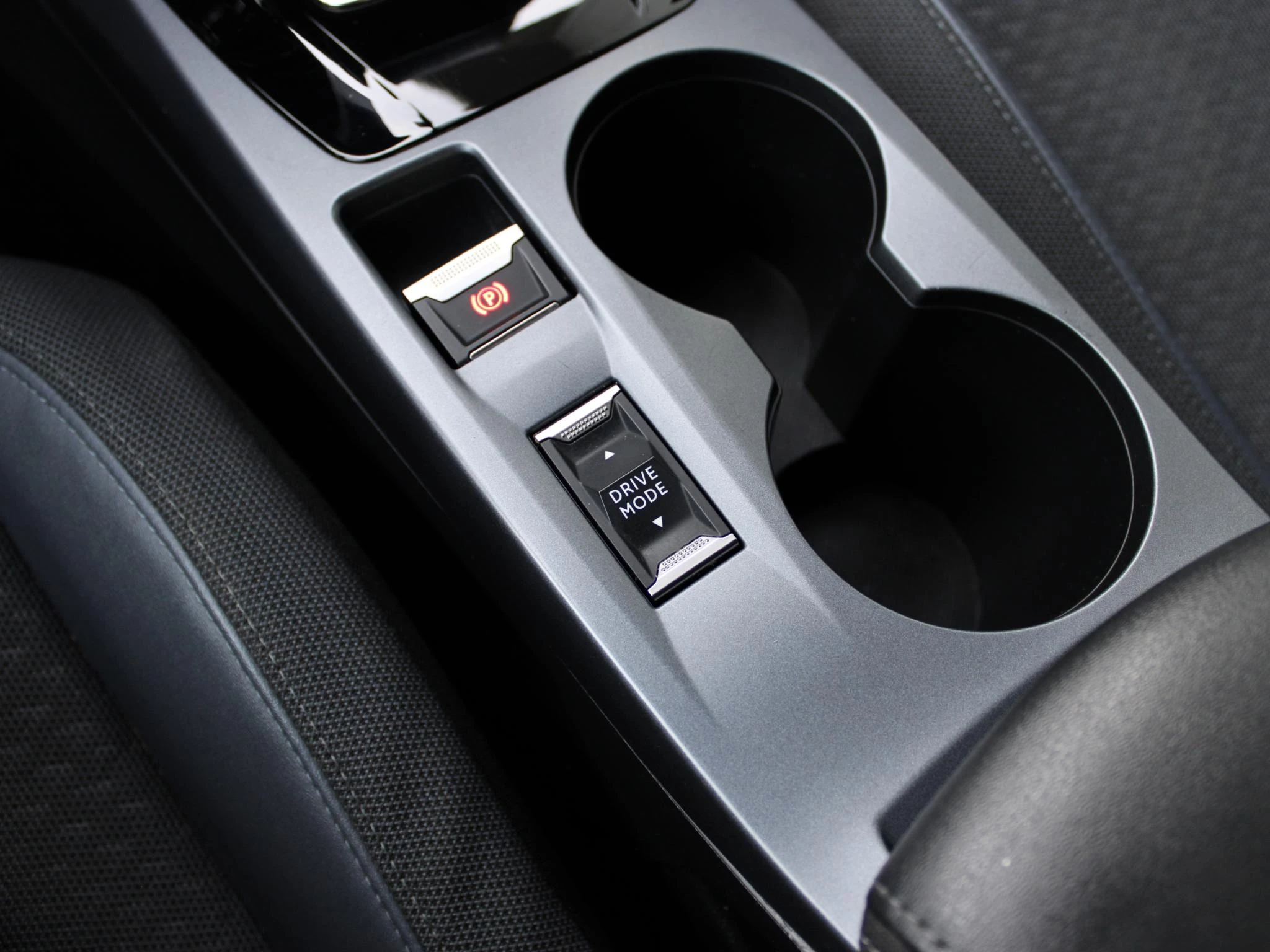 Hoofdafbeelding Peugeot e-2008