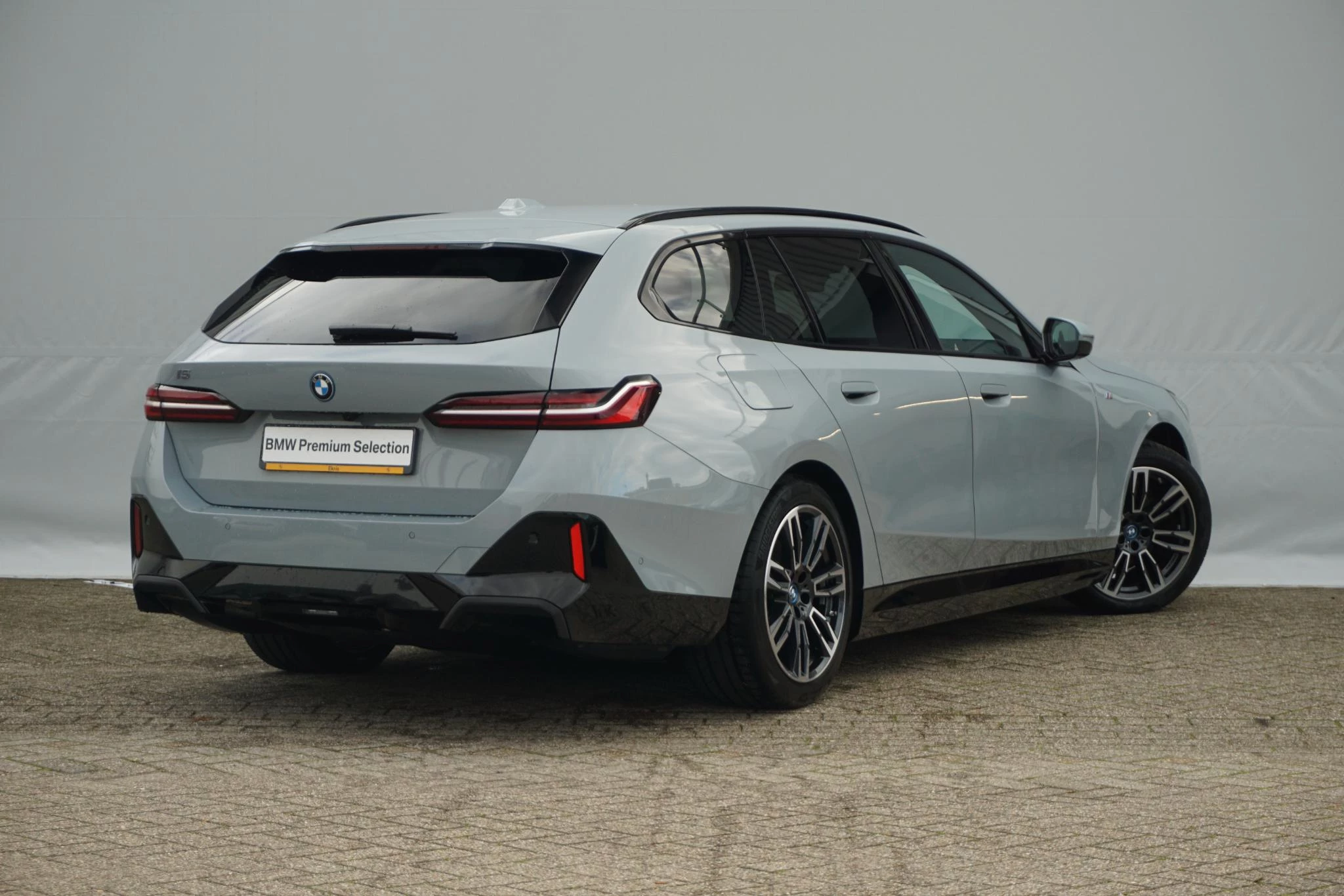 Hoofdafbeelding BMW i5