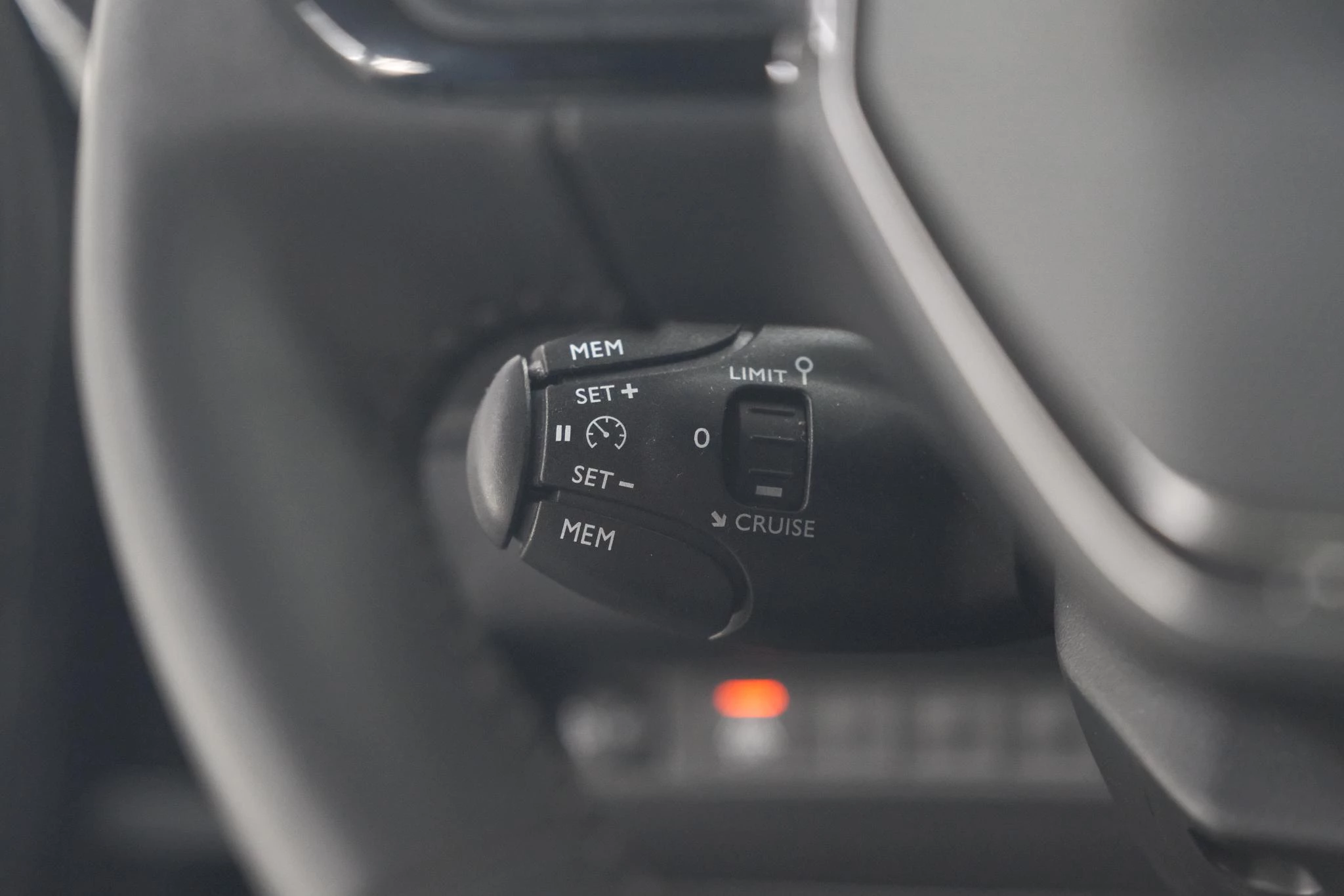 Hoofdafbeelding Peugeot e-2008