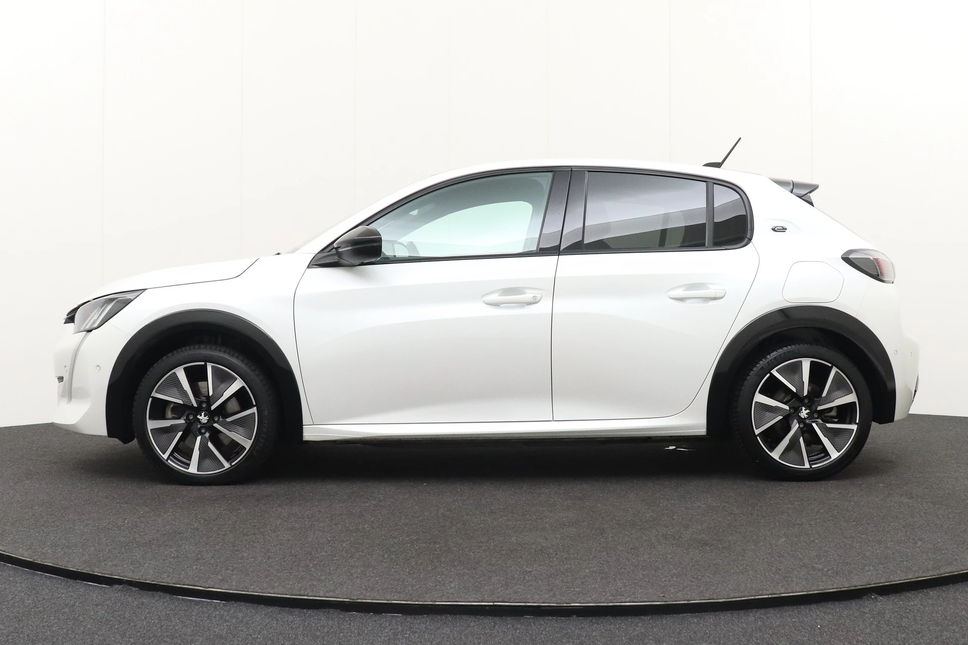 Hoofdafbeelding Peugeot e-208